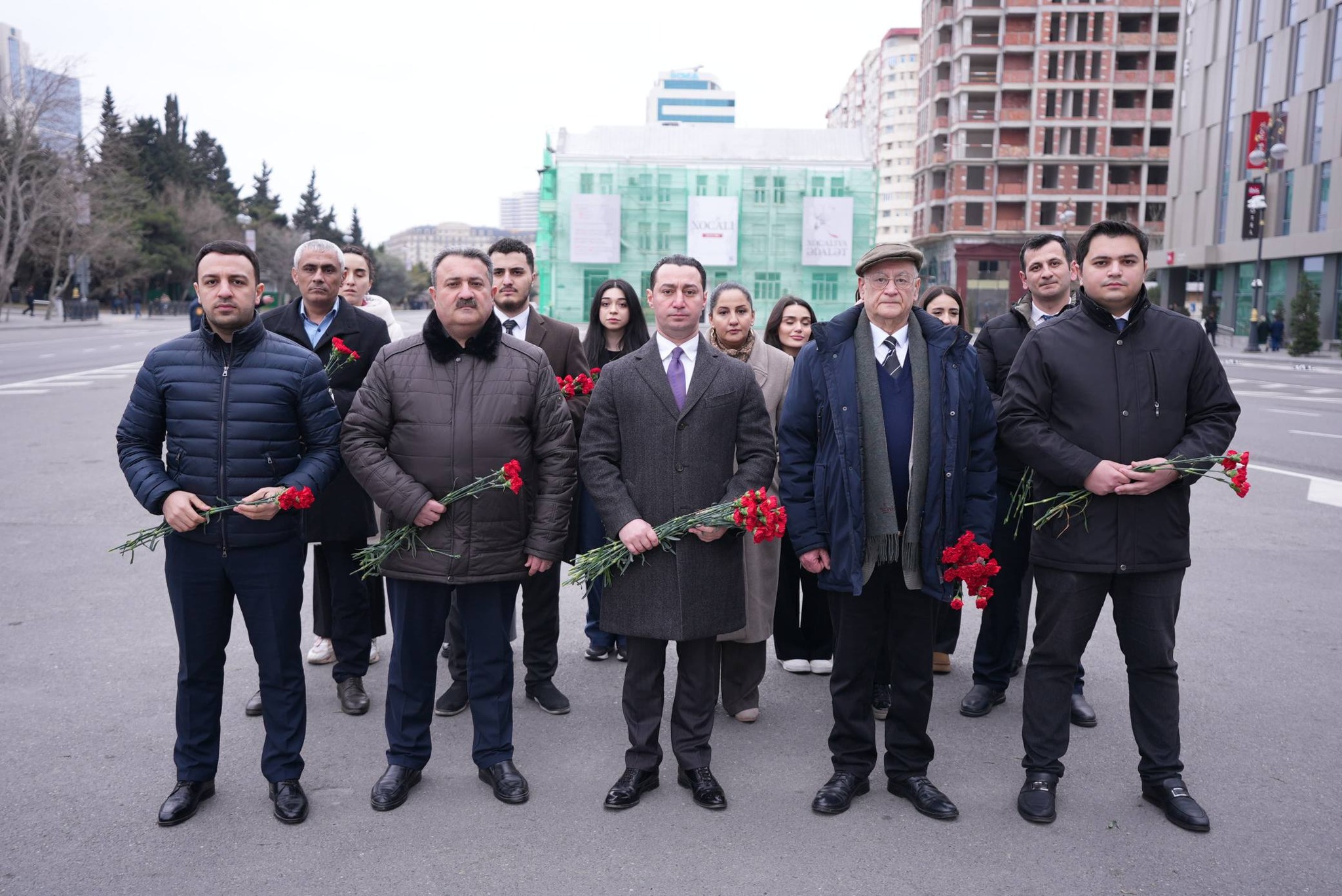 QHT Agentliyinin kollektivi Xocalı soyqırımı abidəsini ziyarət edib
