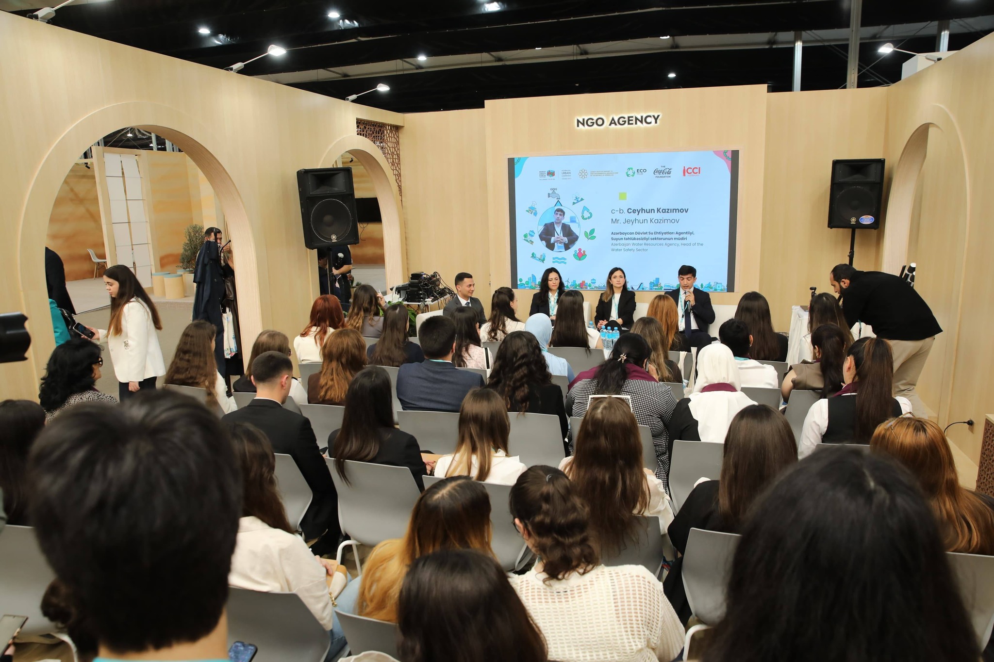 “Sıfır tullantılı şəhərlərə doğru: plastik tullantılarının azaldılması üçün birgə həllər” adlı sessiya keçirilib