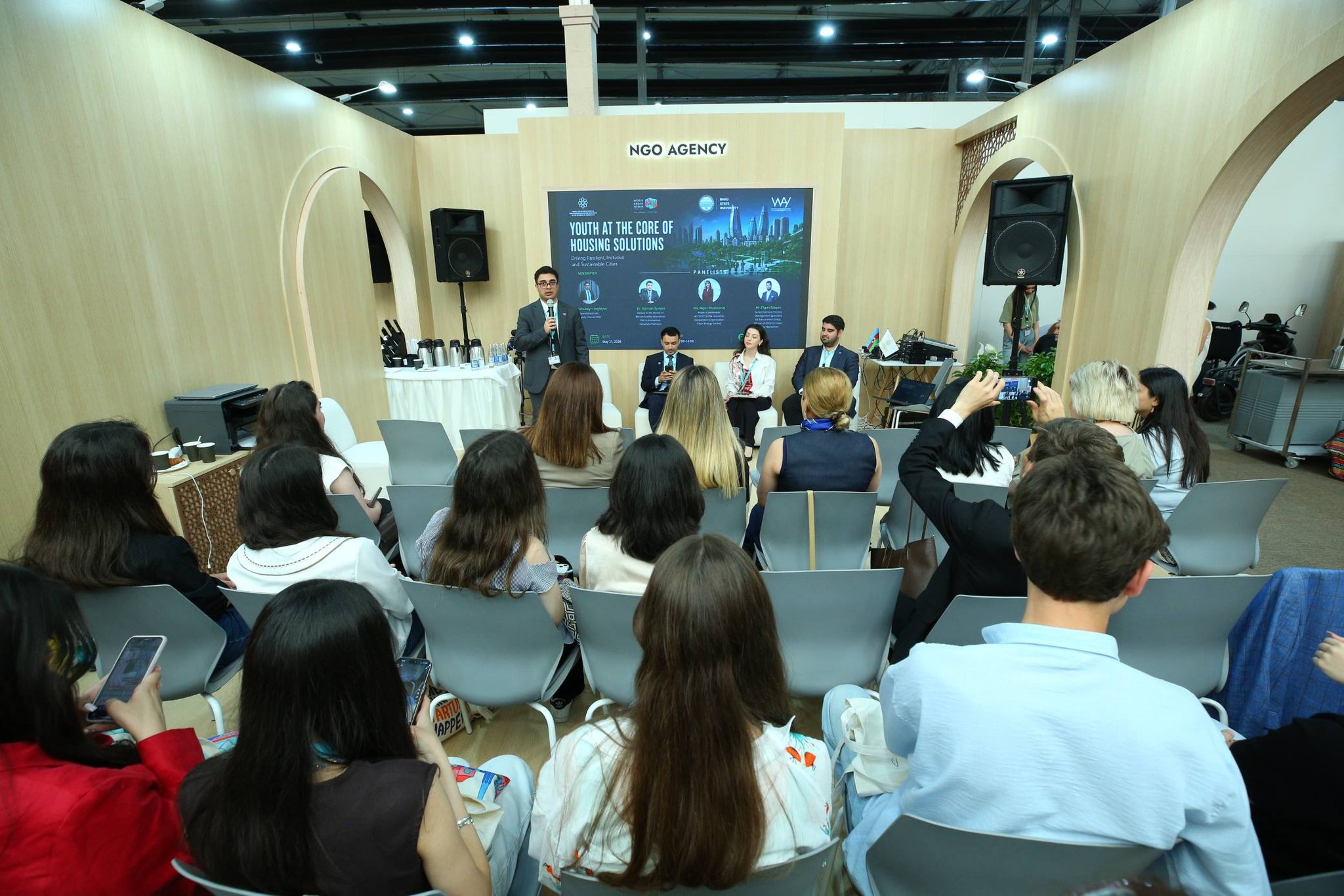 "Gənclər mənzil həllərinin mərkəzində" adlı panel müzakirəsi keçirilib