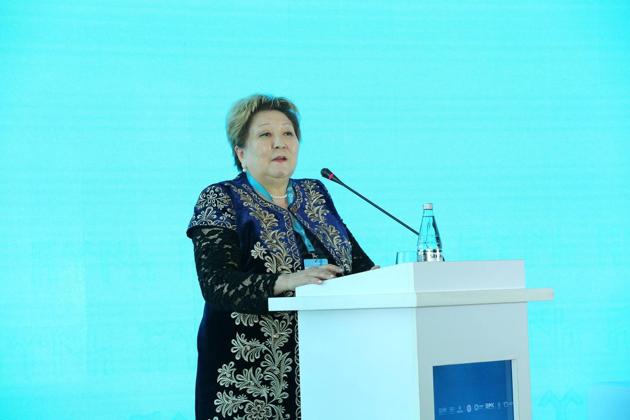 Qazaxıstan Vətəndaş Alyansının rəhbəri Banu Qaniyevna Nurqaziyeva Türk Dövlətləri Təşkilatına üzv ölkələrin QHT-lərinin II Həmrəylik Forumundakı çıxış edib