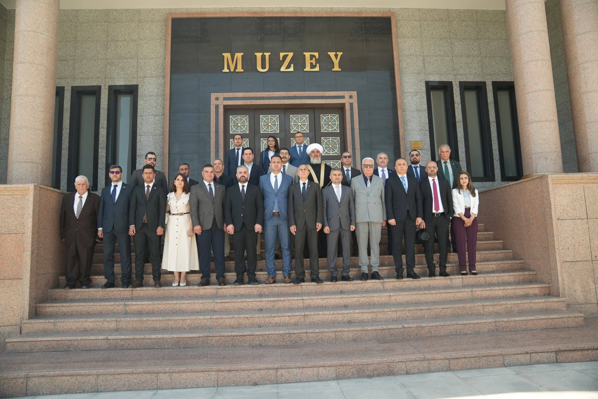 Türkman QHT-lərindən ibarət heyət Naxçıvanda Heydər Əliyevin abidəsini və Heydər Əliyev Muzeyi ziyarət edib